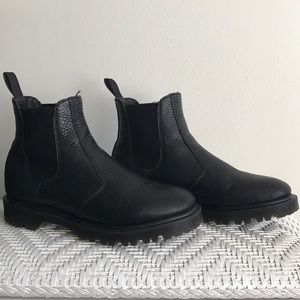 Dr. Martens Chelsea boot leather, size 7 women